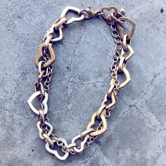 Chic Heart Link Bracelet in Gold - Picture 1 of 3
